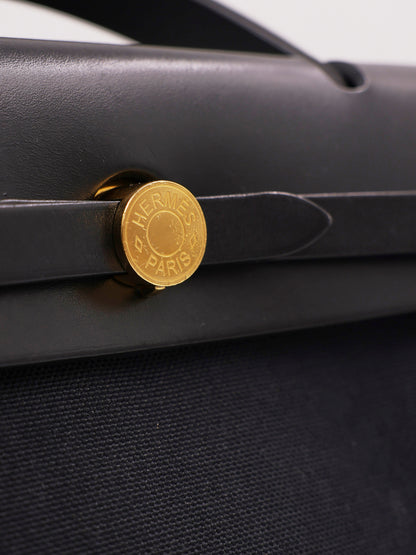 HERMÈS Herbag 31 Zip schwarz GHW mit goldfarbenem HERMÈS Paris Verschluss
