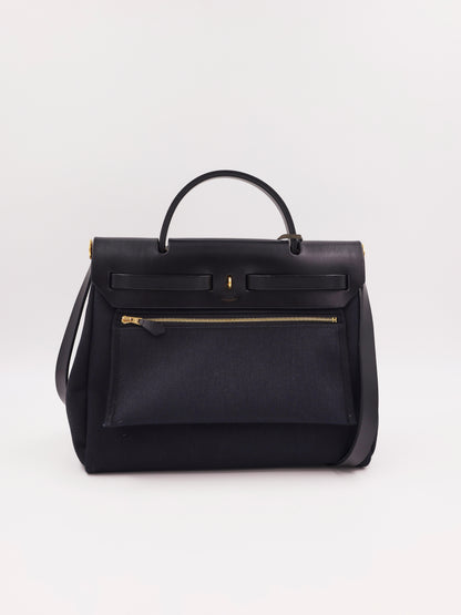 HERMÈS Herbag 31 Zip schwarz GHW, schwarze Designerhandtasche aus zweiter Hand mit goldfarbenen Details