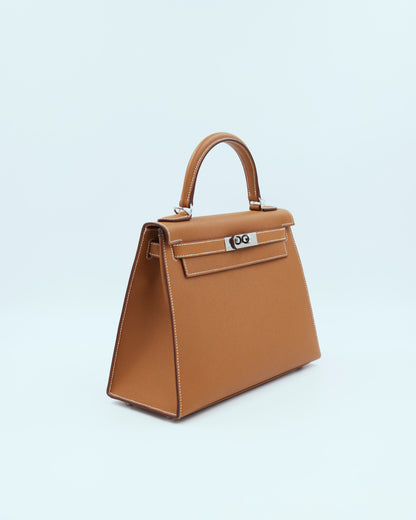 HERMÈS Kelly 28 Epsom Sellier Gold PHW inklusive Twilly, braune Designerhandtasche