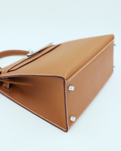 HERMÈS Kelly 28 Epsom Sellier Gold PHW inklusive Twilly Unterseite