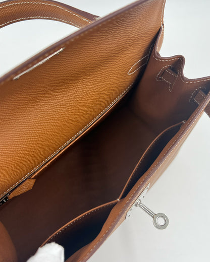 HERMÈS Kelly 28 Epsom Sellier Gold PHW inklusive Twilly offene Innenansicht mit Schlüssel
