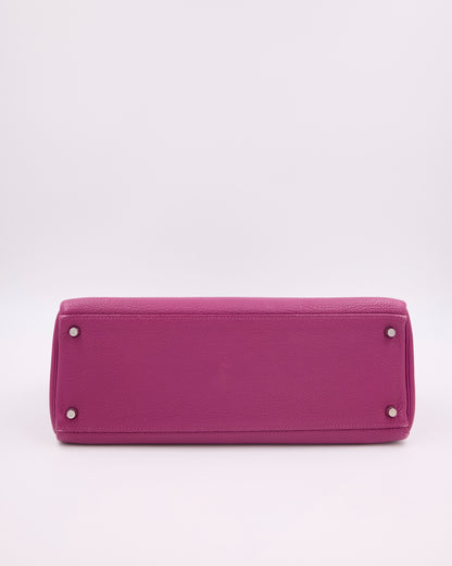 Hermès Kelly 35 Tosca PHW in Pink, Ansicht der Unterseite einer Designerhandtasche aus zweiter Hand