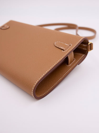 Hermès Kelly to Go Epsom Gold GHW, goldbraune Lederclutch mit Schulterriemen