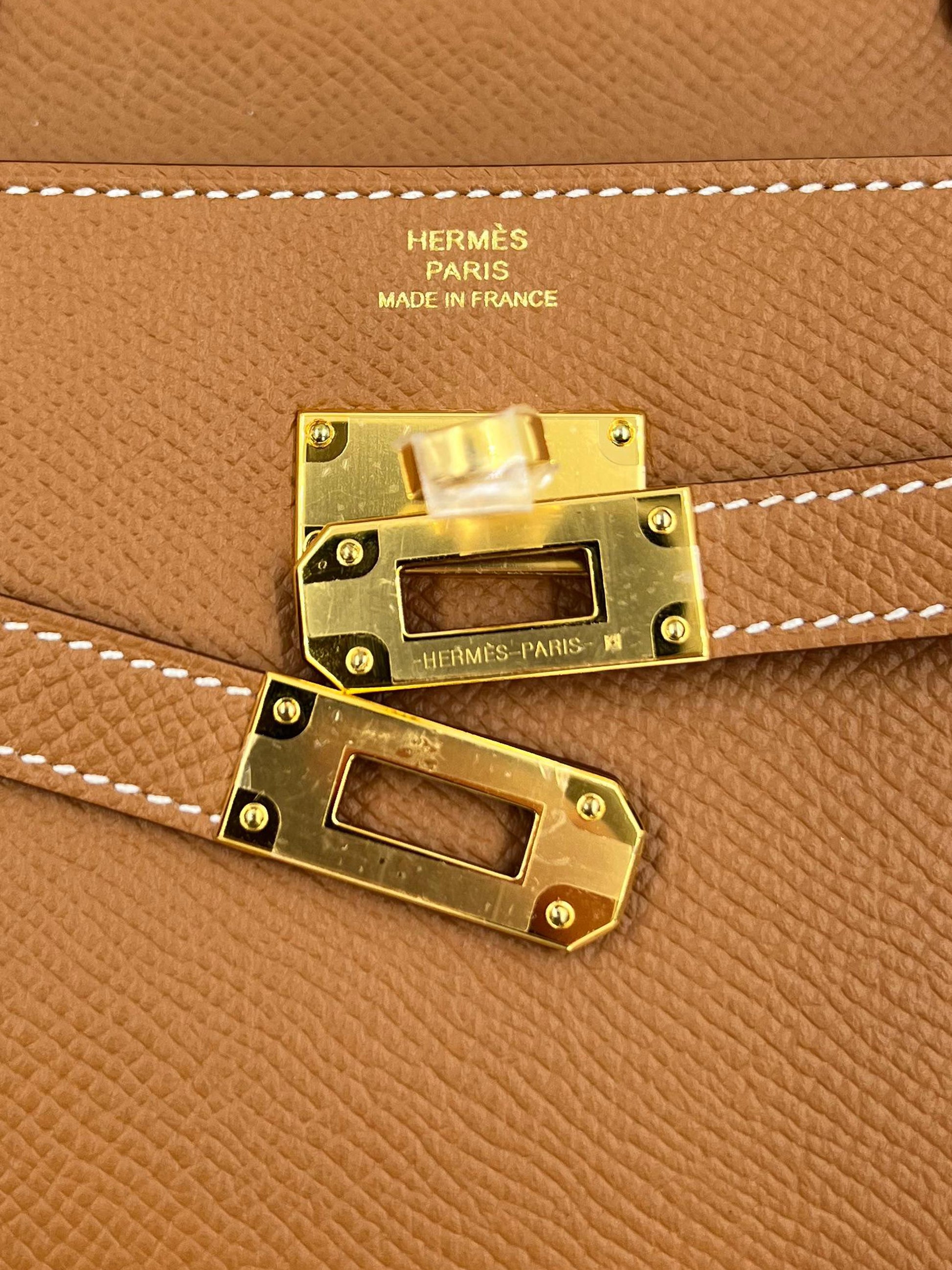 Hermès Kelly to Go Epsom Gold GHW aus braunem Epsom Leder mit goldfarbenem Verschluss