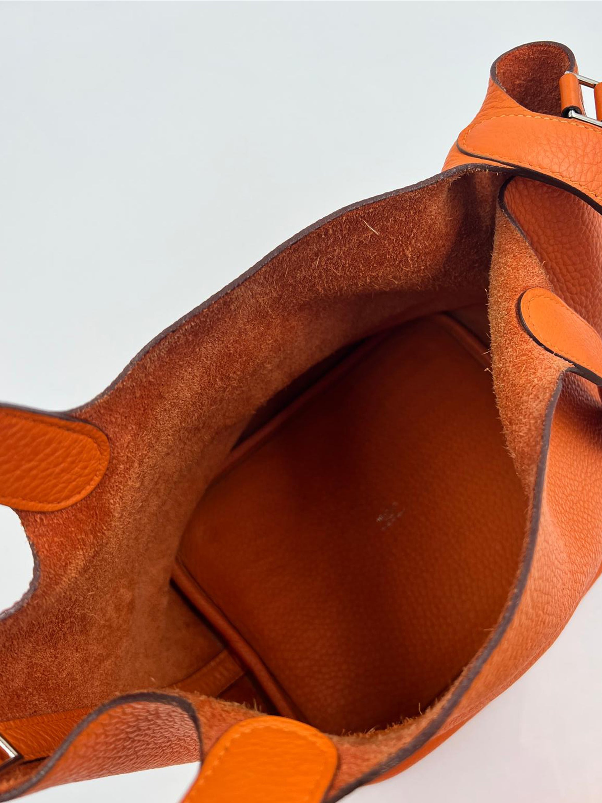 HERMÈS Picotin 22 orange PHW, Innenansicht der orangefarbenen Ledertasche