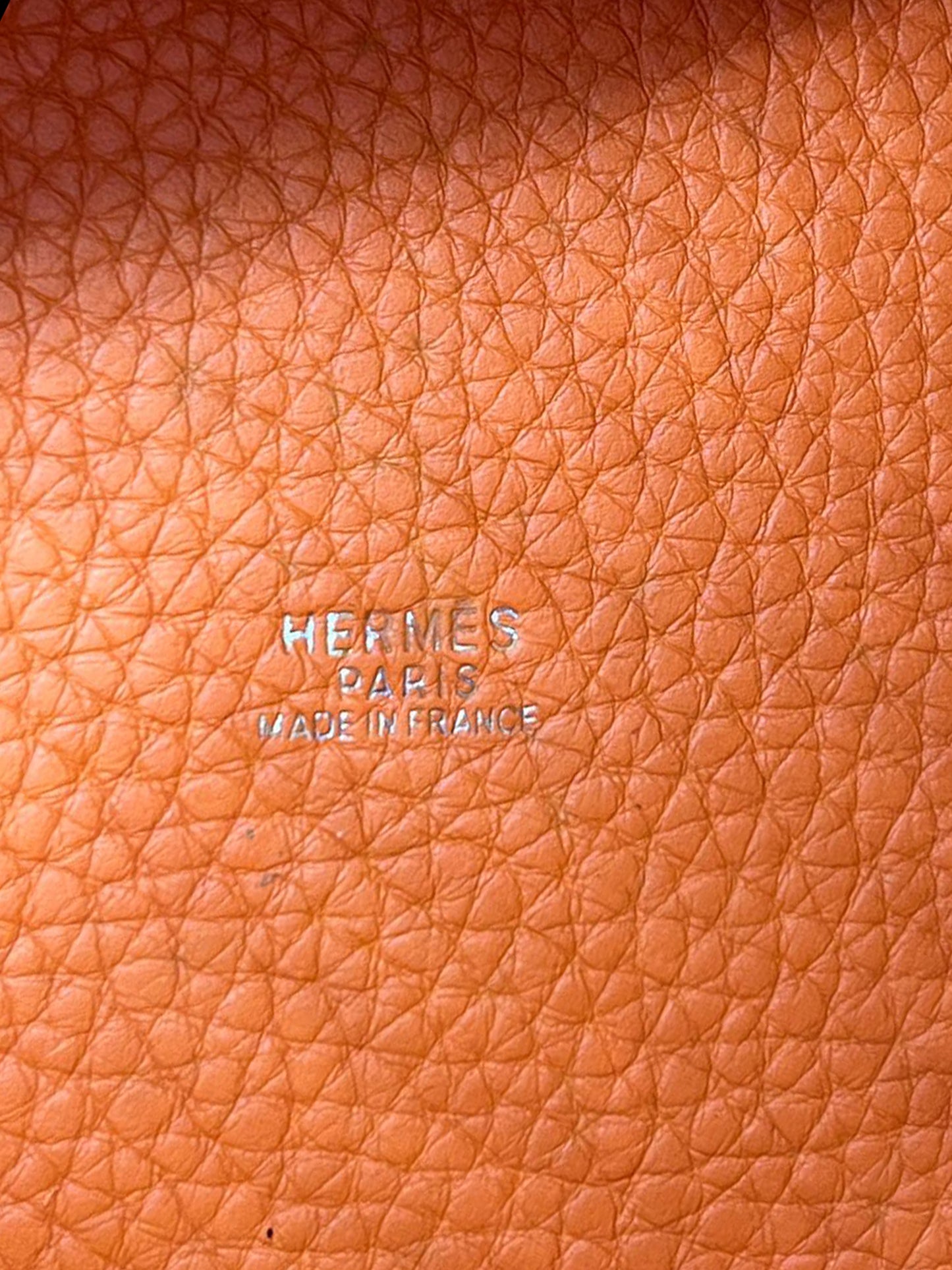HERMÈS Picotin 22 orange PHW aus orangefarbenem Leder mit geprägtem HERMÈS Paris Made in France Logo