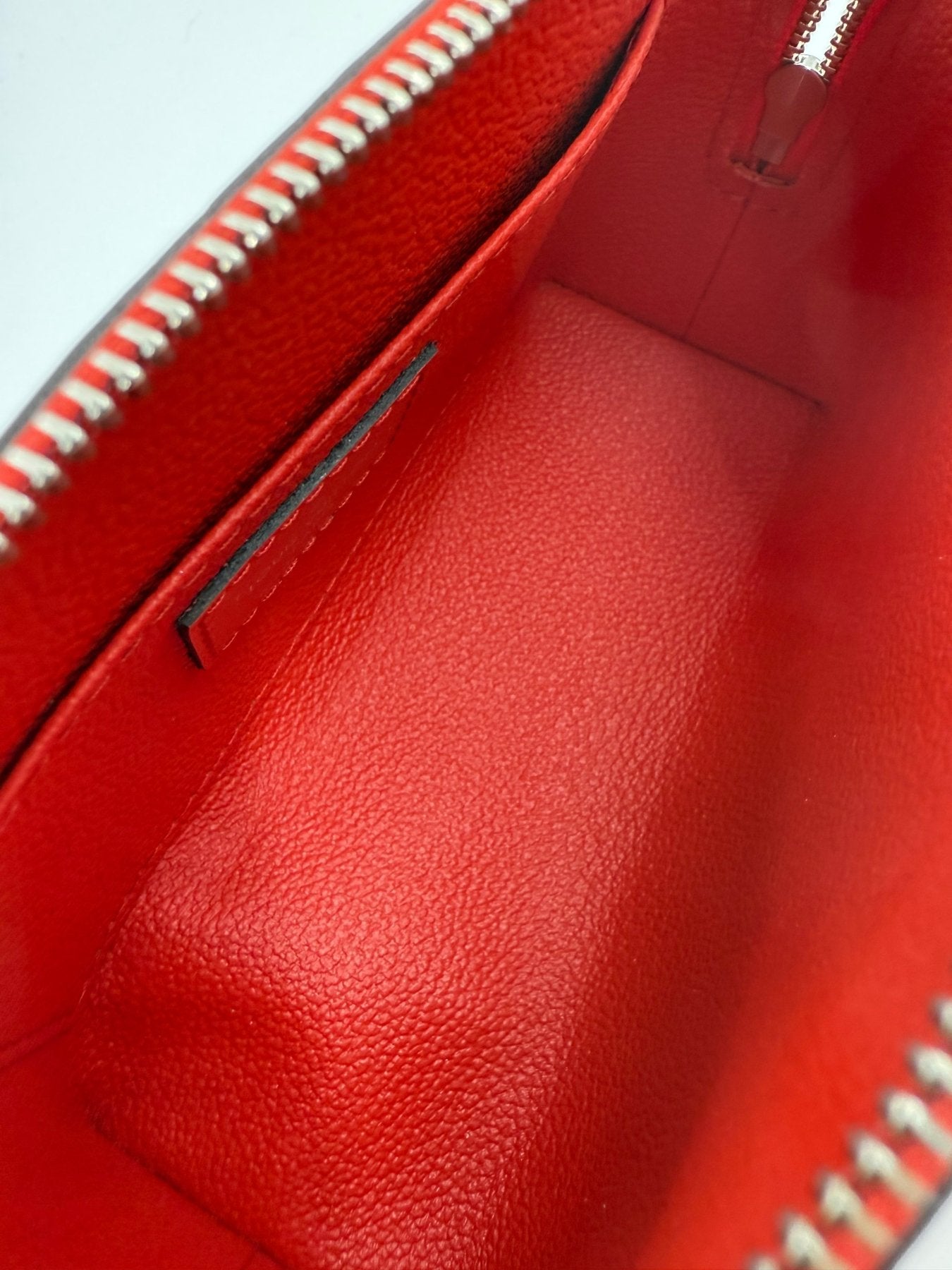 LOUIS VUITTON Pochette Cosmetique Epi rouge - Clutch & Macarons - Chip - Clutch & Macarons - 