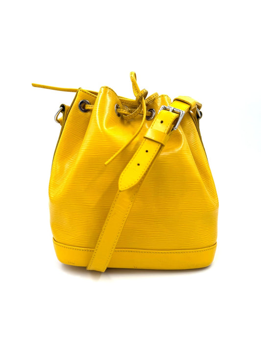 LOUIS VUITTON Noe BB Epi gelb aus robustem Epi-Leder mit verstellbarem Schulterriemen und Kordelzugverschluss.