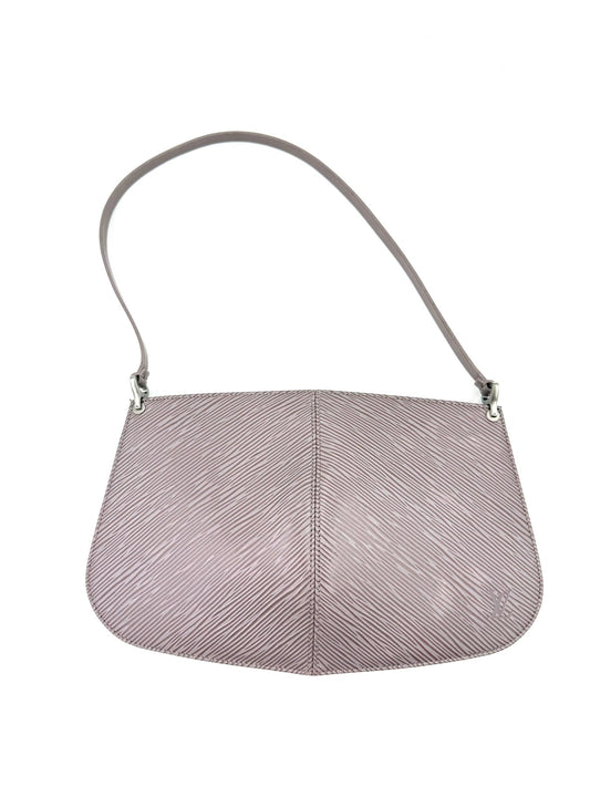 LOUIS VUITTON Demi Lune Epi lila Pochette in seltenem Mokka-Farbton, neuwertig und elegant für den Abend.