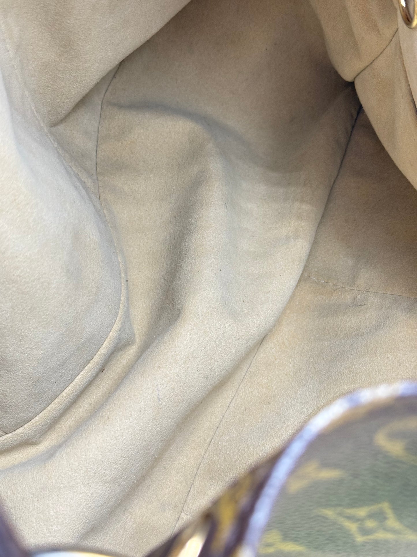 LOUIS VUITTON Artsy MM Monogram Canvas