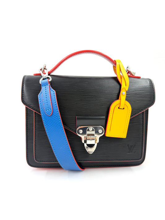 LOUIS VUITTON Monceau PM Epi Tricolor Handtasche in Schwarz mit blauem Schulterriemen und gelbem Anhänger.
