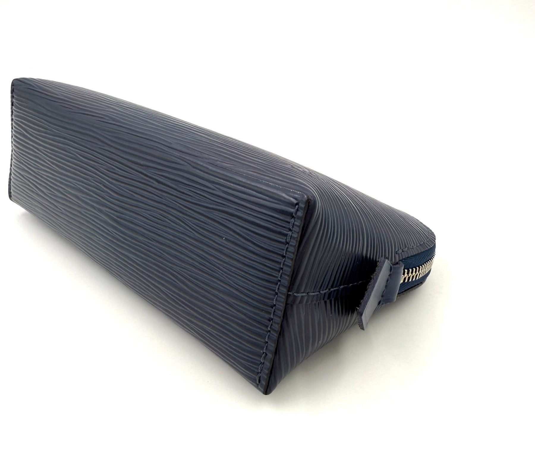 LOUIS VUITTON Pochette Cosmetique Epi indigo - Clutch & Macarons - Chip - Clutch & Macarons - 