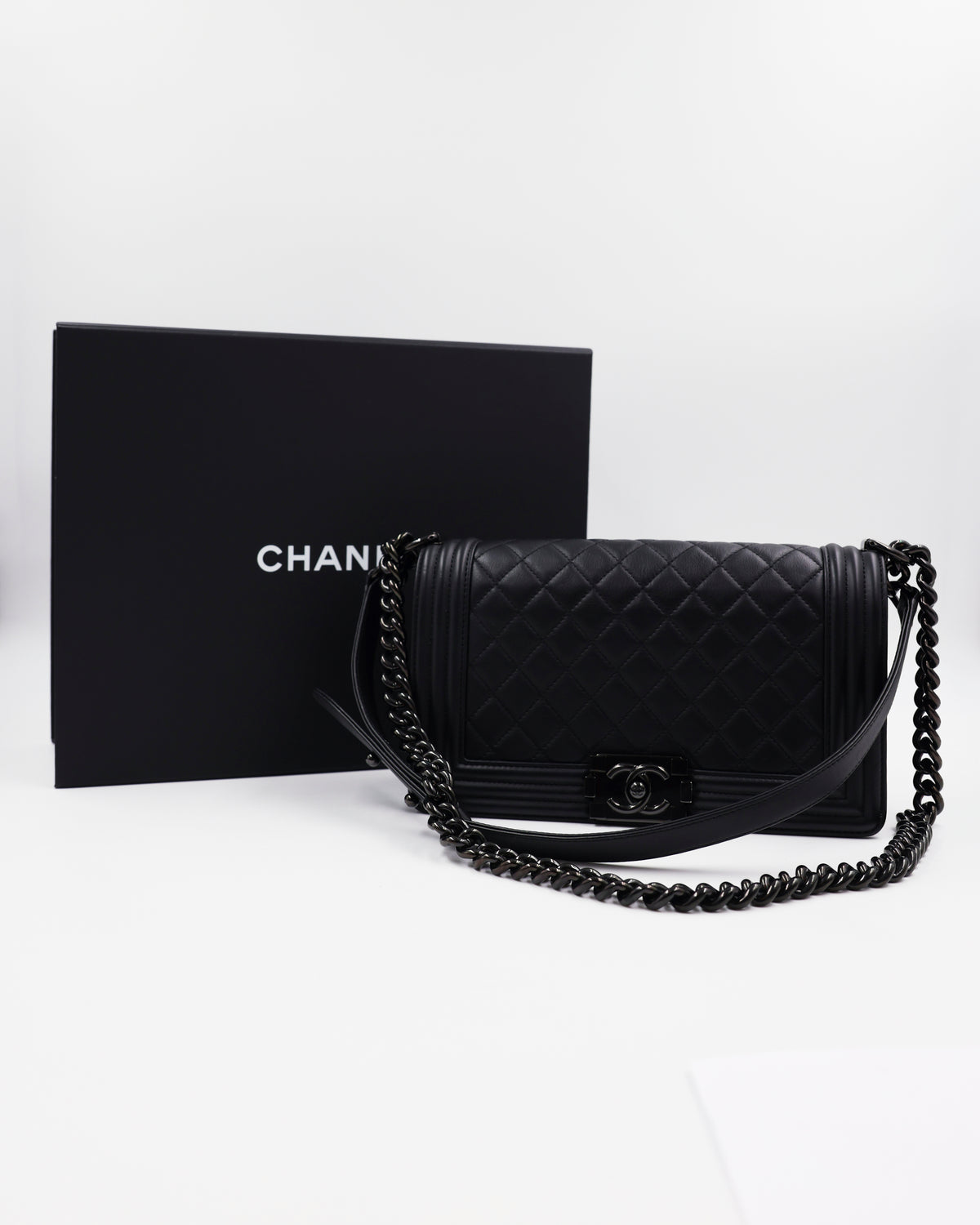 CHANEL Boy Medium Schwarz So Black