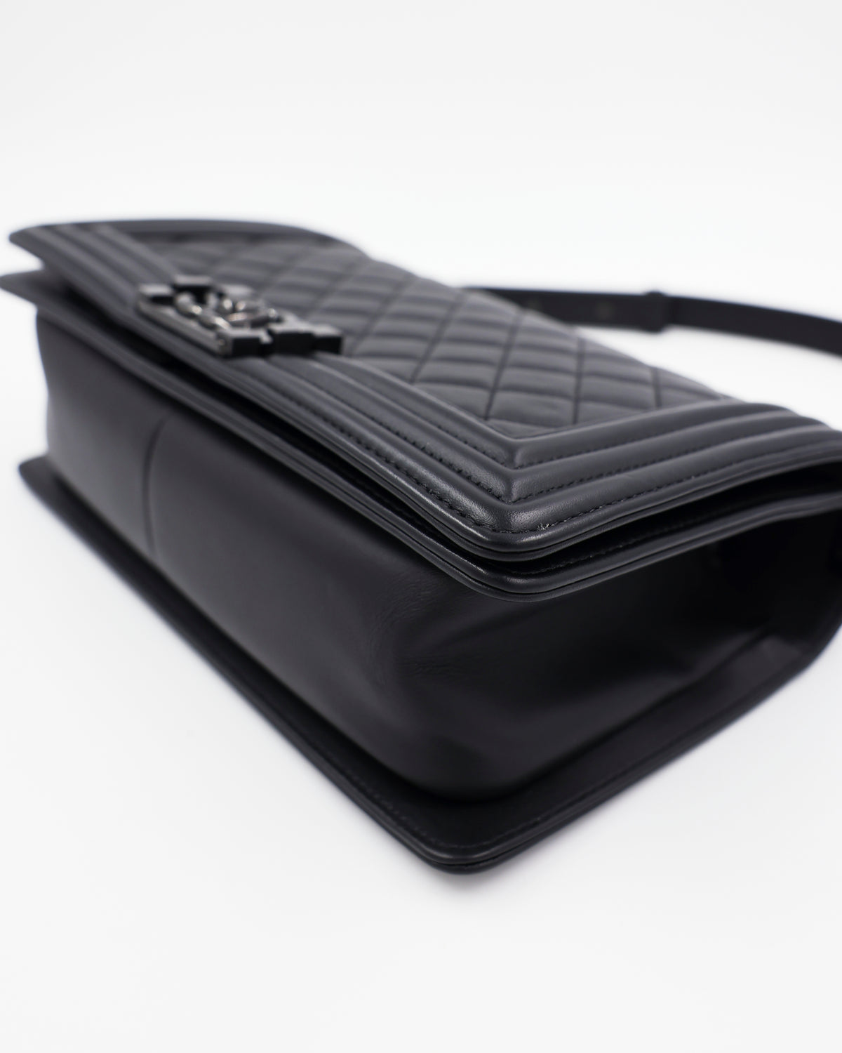 CHANEL Boy Medium Schwarz So Black
