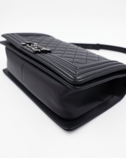 CHANEL Boy Medium Schwarz So Black