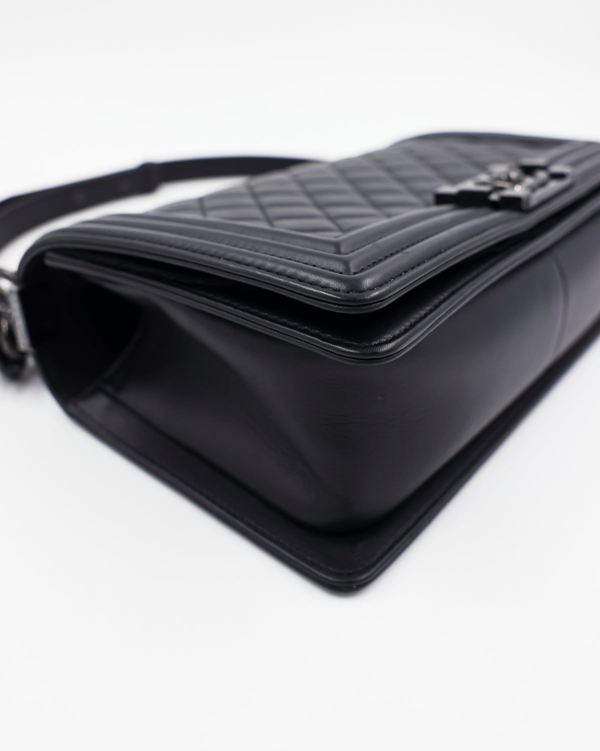 CHANEL Boy Medium Schwarz So Black