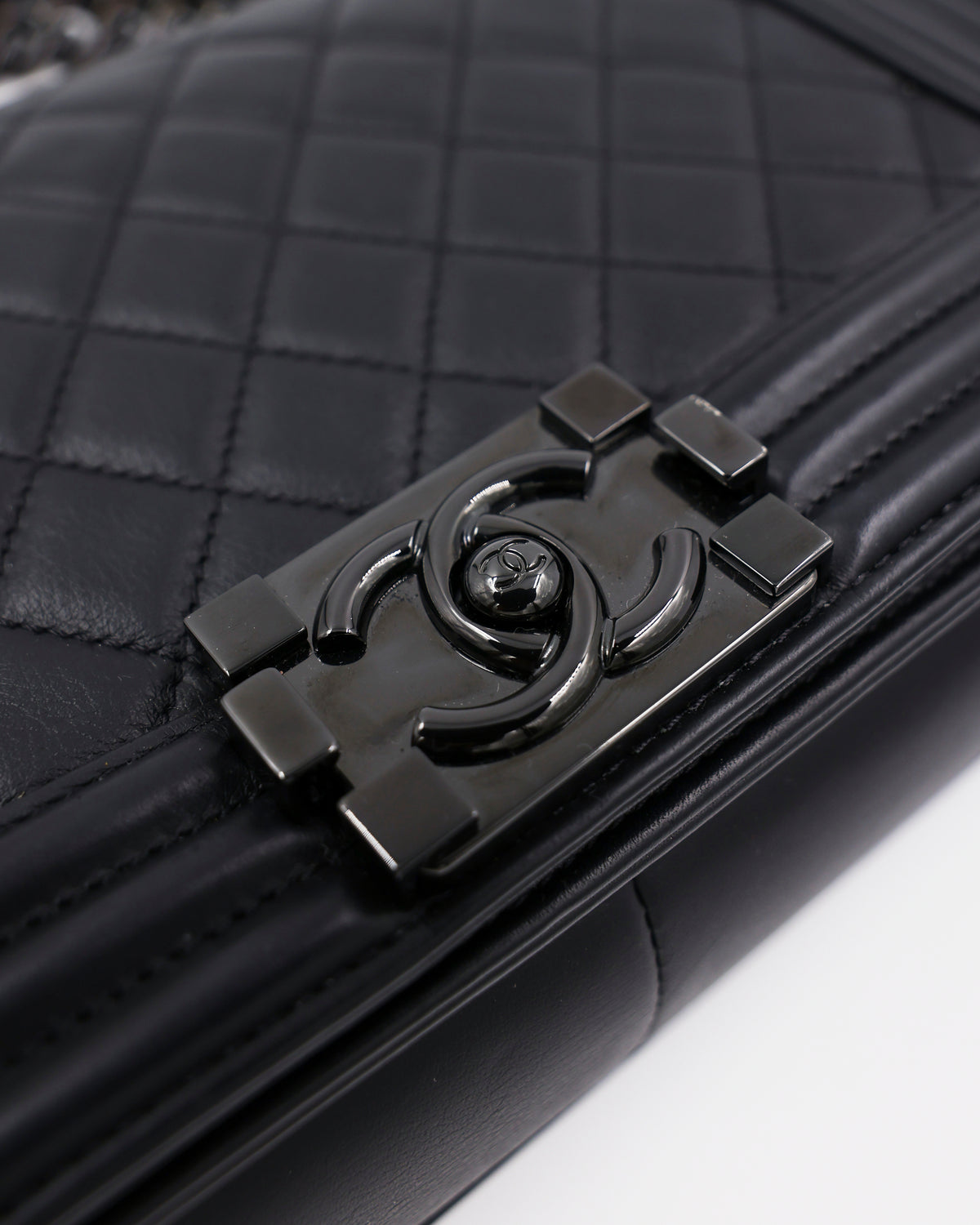 CHANEL Boy Medium Schwarz So Black