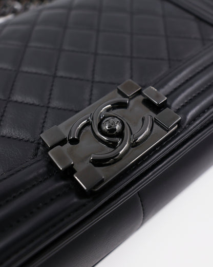 CHANEL Boy Medium Schwarz So Black