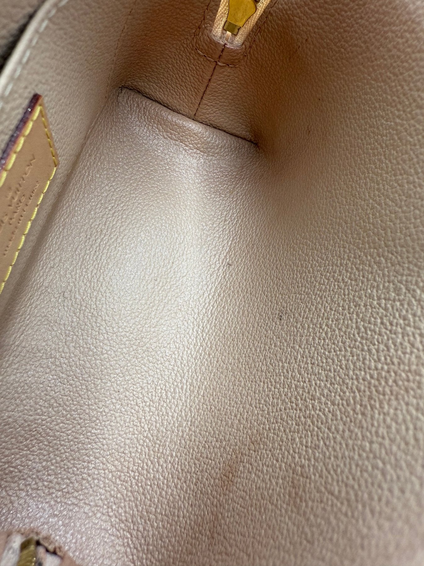 LOUIS VUITTON Pochette Cosmetique Damier Azur - Clutch & Macarons - Chip - Clutch & Macarons - 