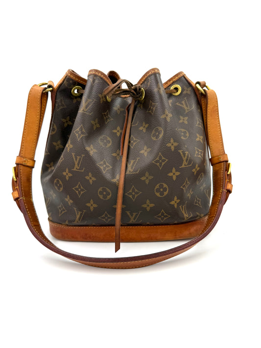 LOUIS VUITTON Sac Noe petit Monogram Canvas Vintage Umhängetasche aus robustem Canvas mit Lederbesätzen und Kordelzugverschluss.