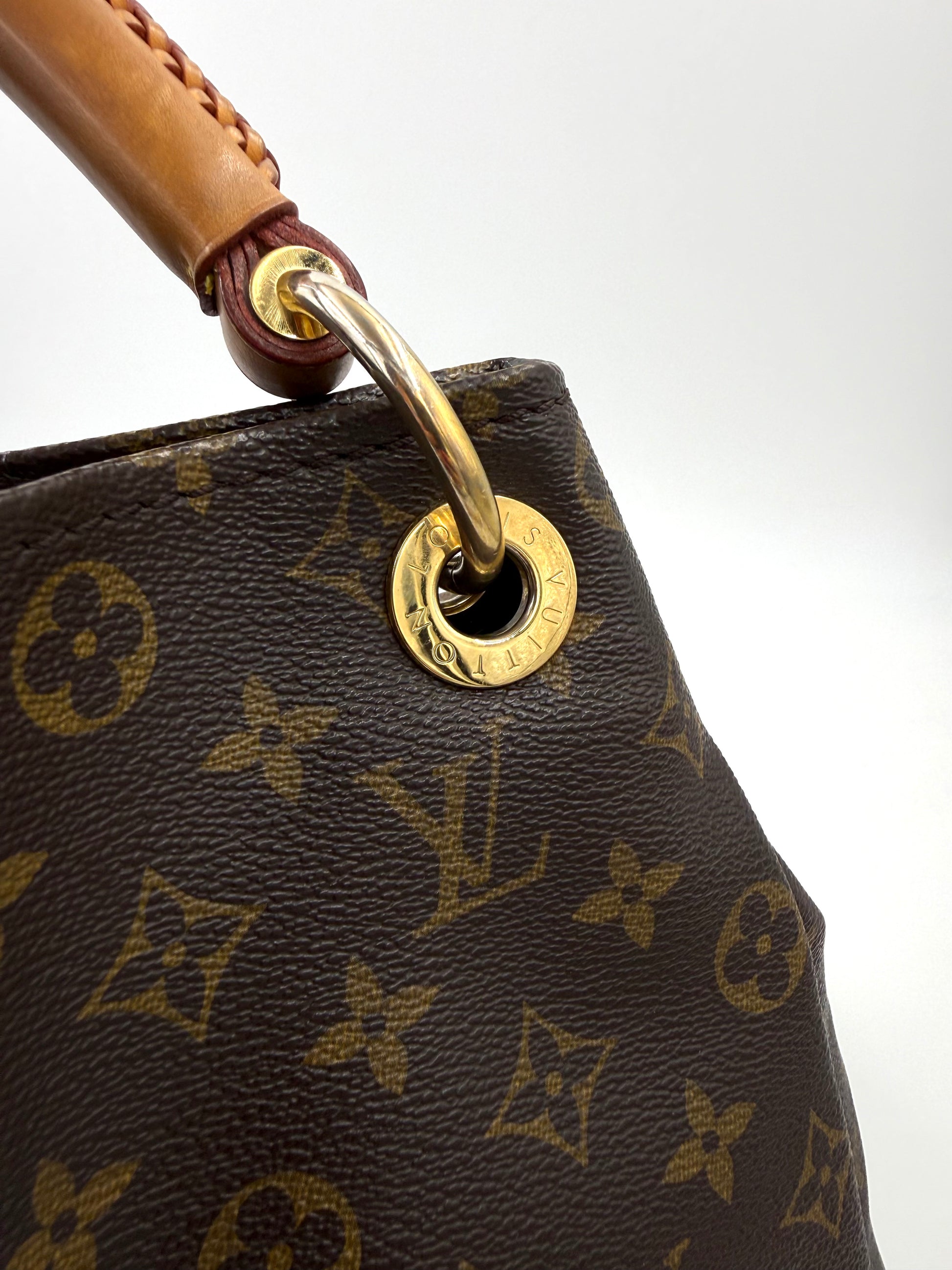 LOUIS VUITTON Artsy MM Monogram Canvas – Clutch Macarons
