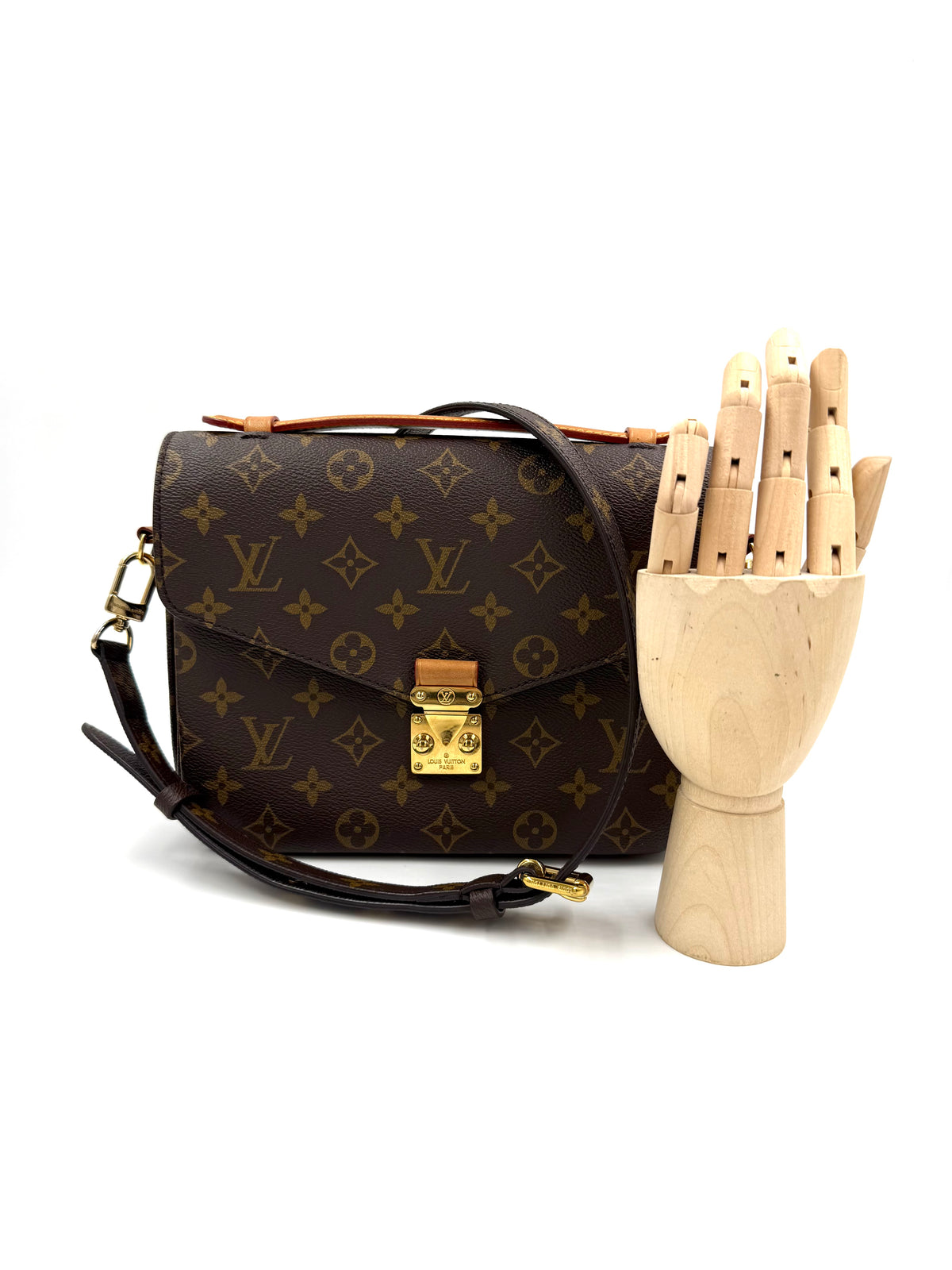 LOUIS VUITTON Pochette Métis Monogram Canvas