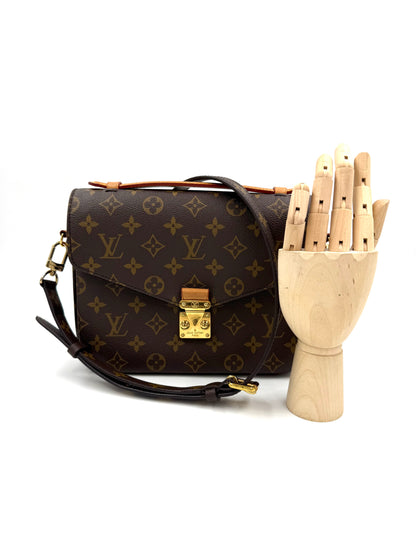 LOUIS VUITTON Pochette Métis Monogram Canvas