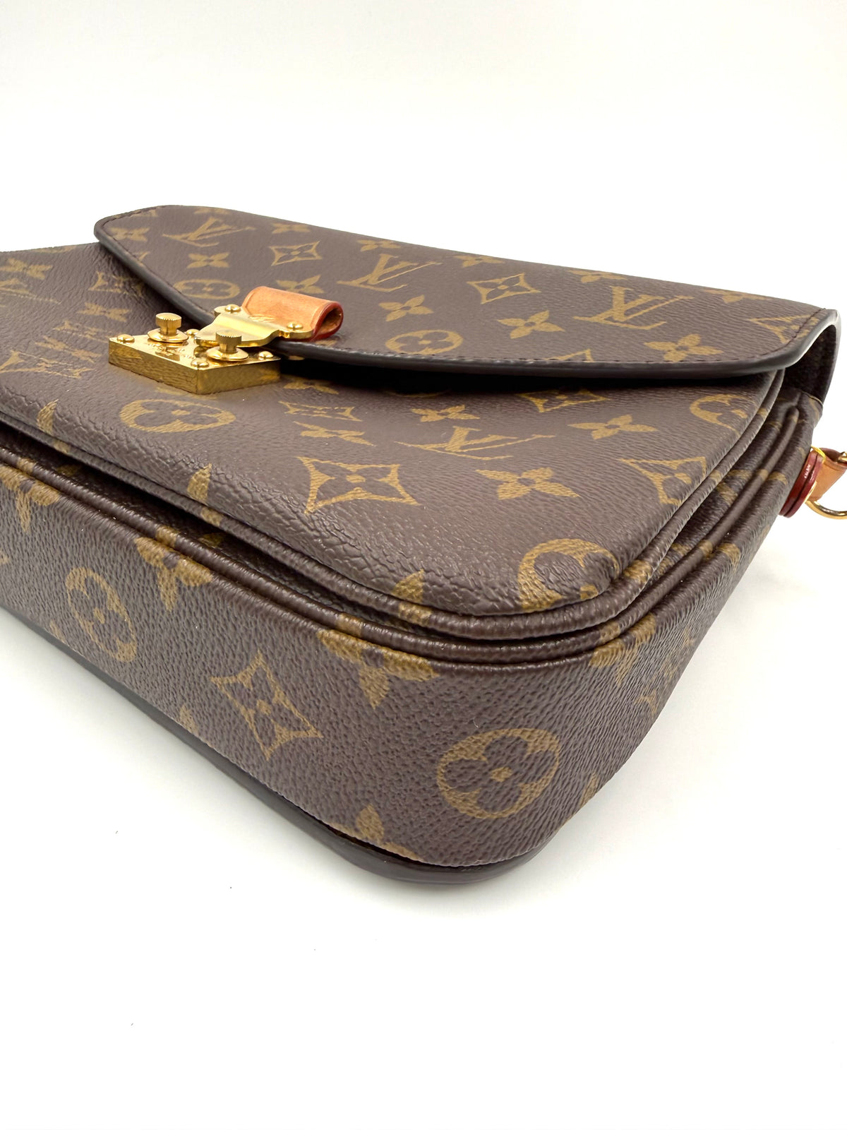 LOUIS VUITTON Pochette Métis Monogram Canvas