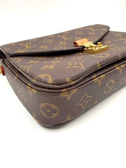 LOUIS VUITTON Pochette Métis Monogram Canvas