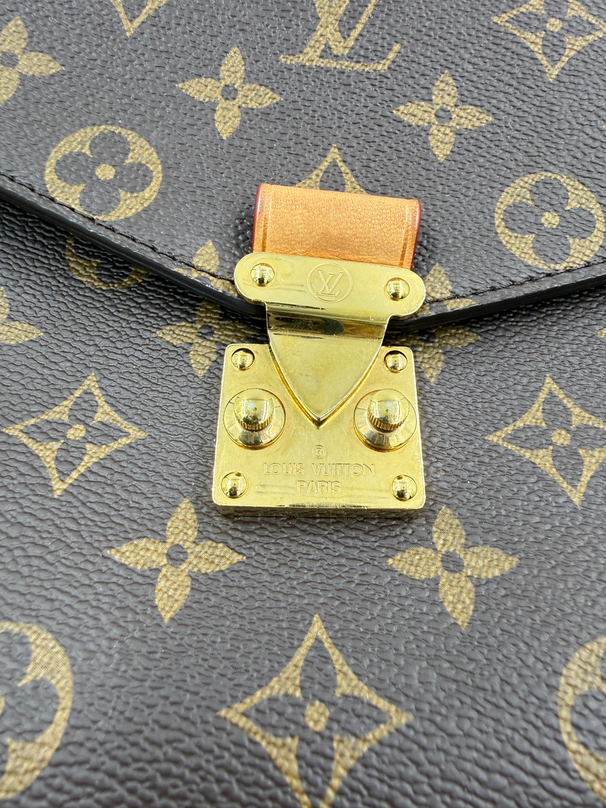 LOUIS VUITTON Pochette Métis Monogram Canvas