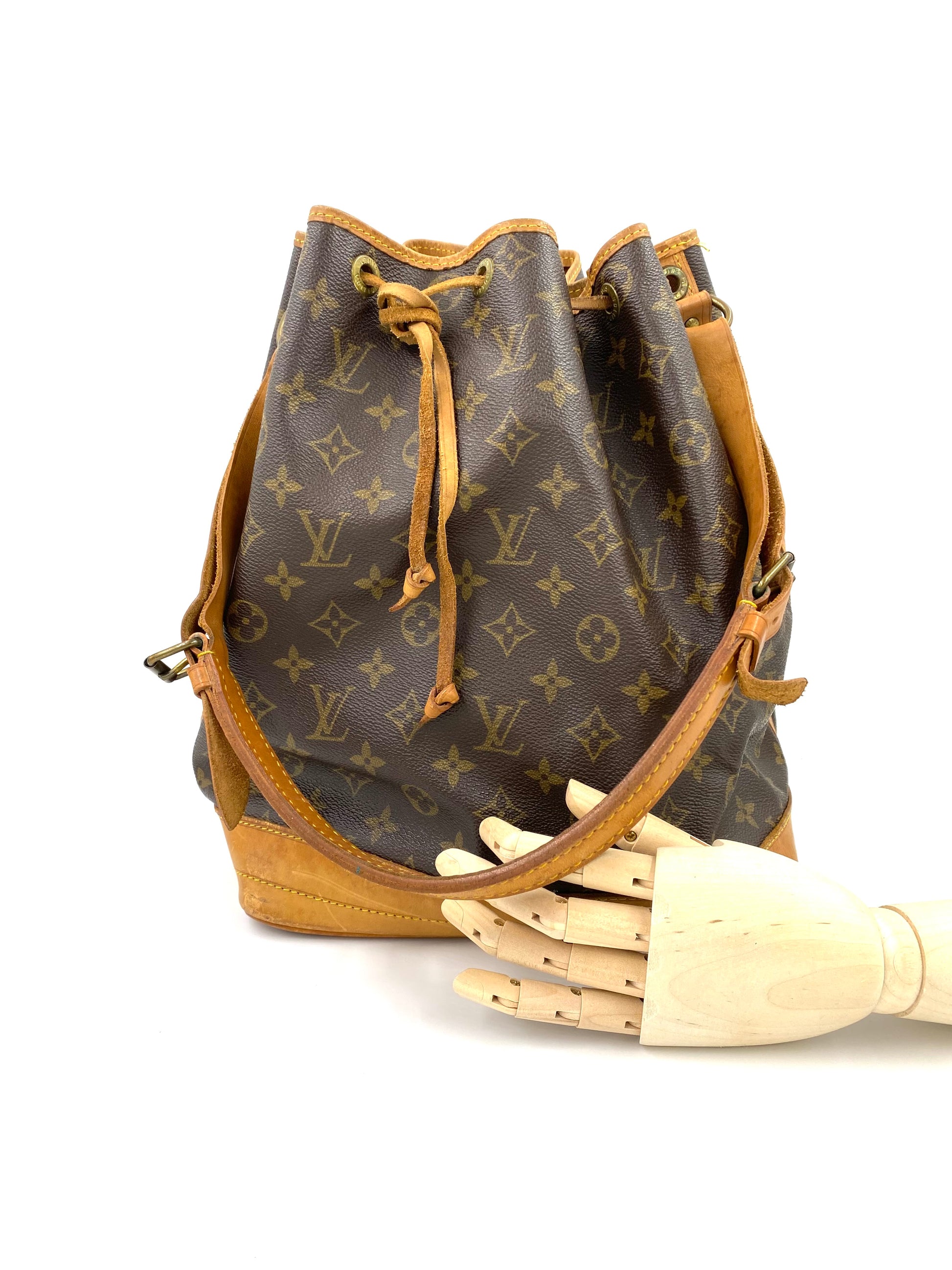 LOUIS VUITTON Noe grande Monogram Canvas