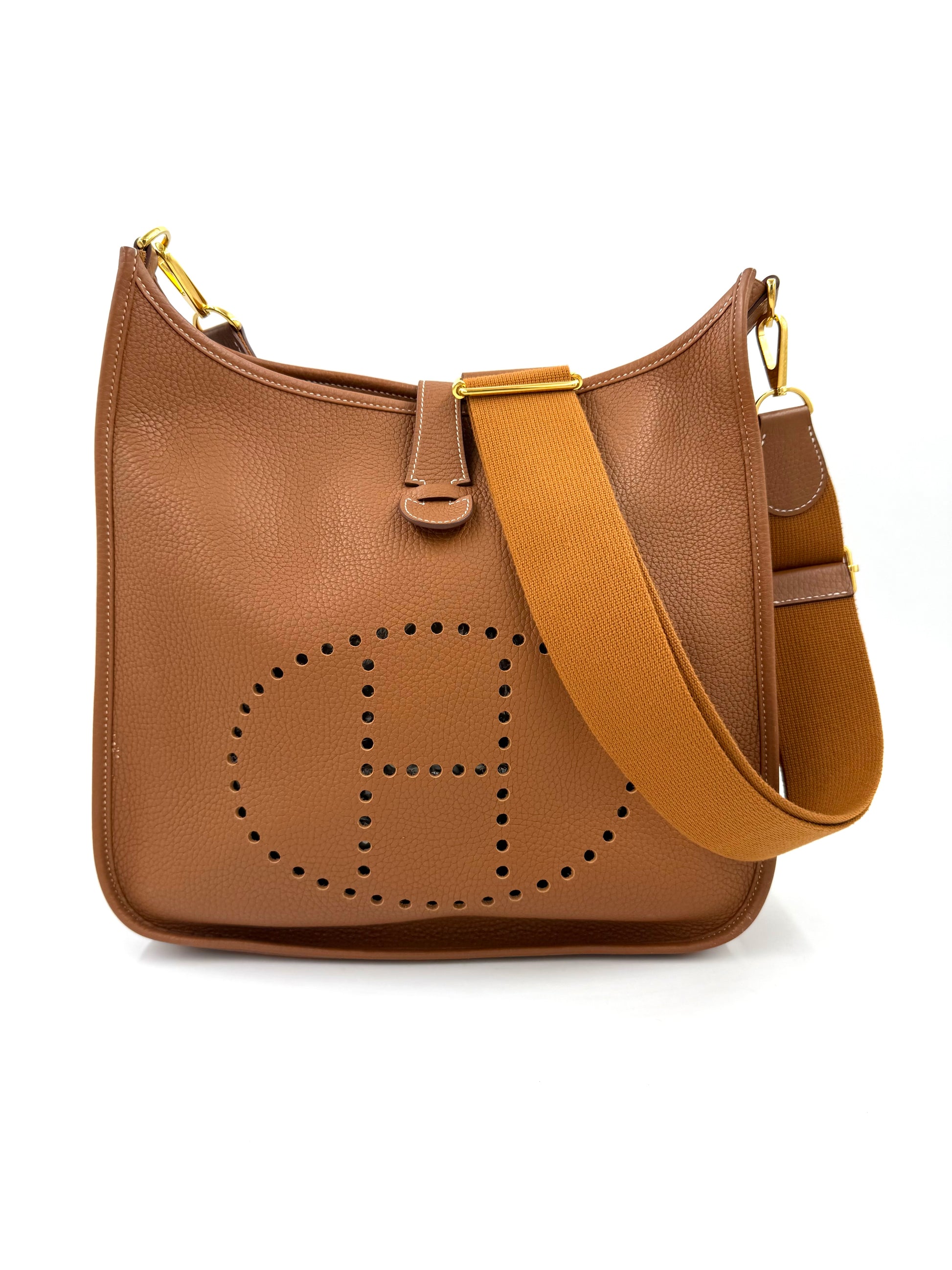 HERMÈS Evelyne 33 Clemenceleder Gold GHW in warmem Braun mit perforiertem H-Logo und breitem verstellbarem Schulterriemen