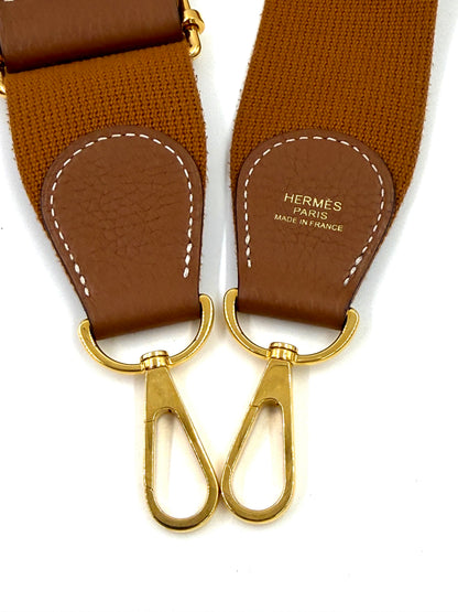 HERMÈS Evelyne 33 Clemenceleder Gold GHW Schulterriemen mit goldfarbenen Karabinern und feiner Markierung Paris Made in France