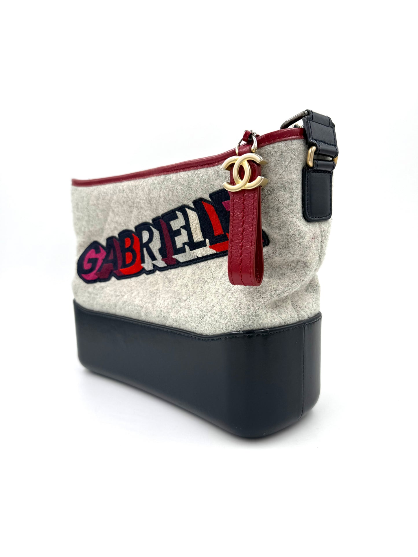 CHANEL Gabrielle medium dunkelblau Designerhandtasche aus Filz mit Lederdetails, Aufnahme im Hochformat, Galerieposition 2
