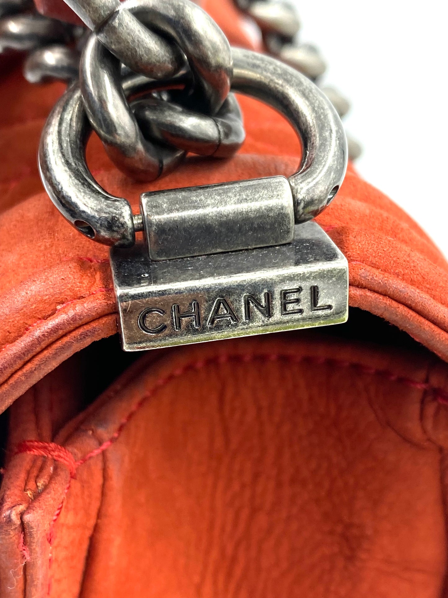 CHANEL Boy Bag large mattes Caviarleder koralle