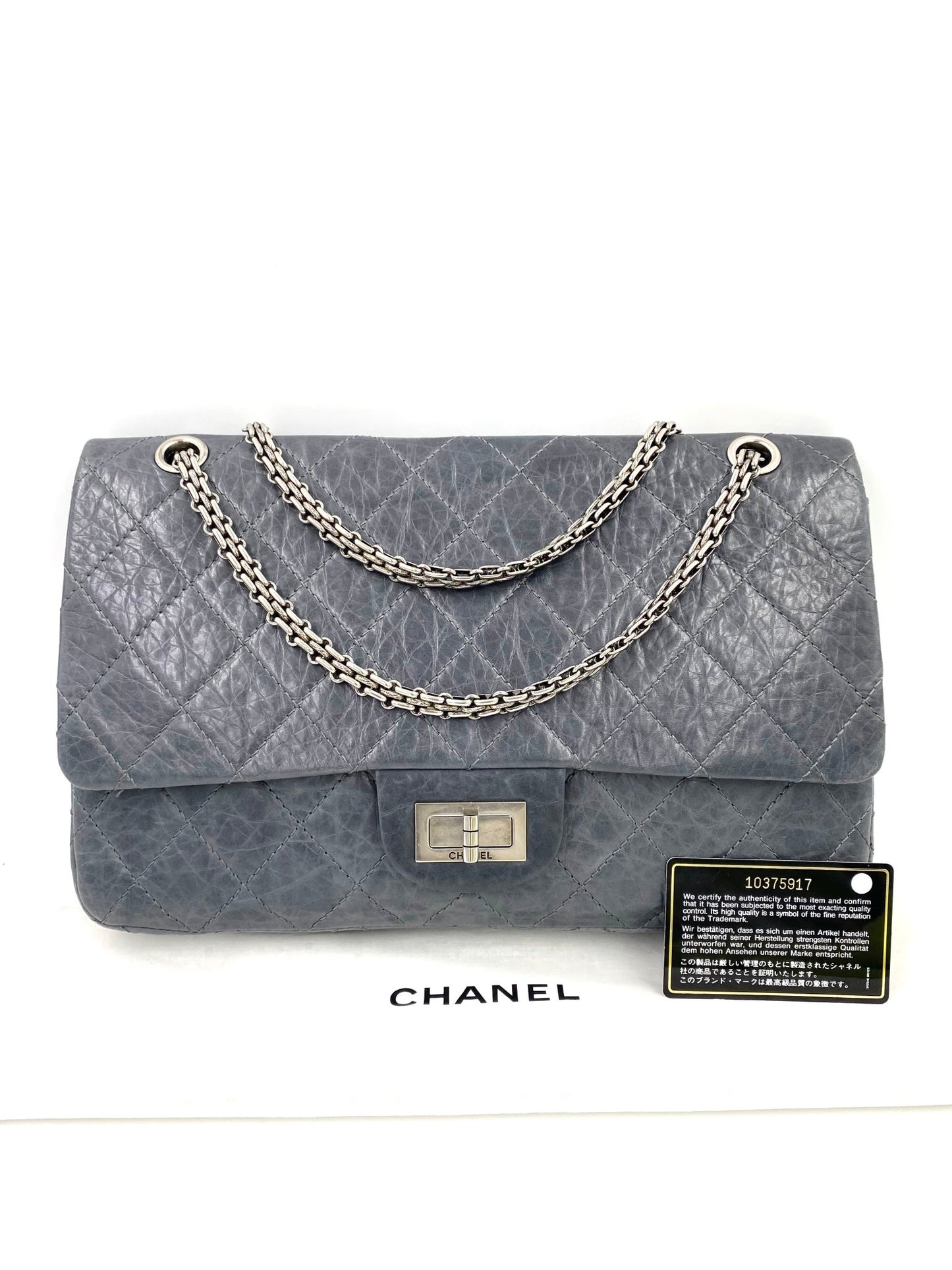 CHANEL 2.55 Reissue Double Flap Jumbo Aged Calfskin grau - Clutch & Macarons - 10375917 - Clutch & Macarons - 