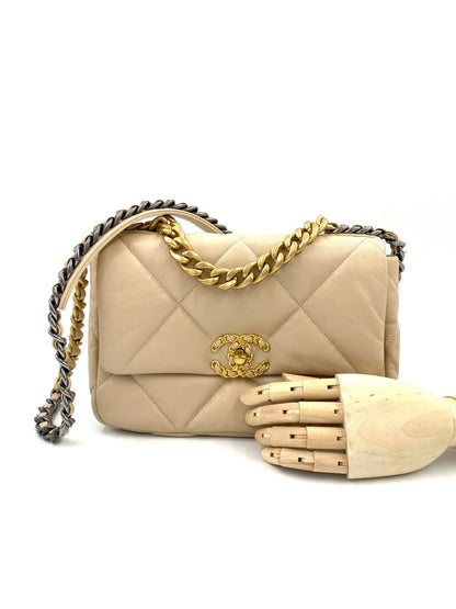 CHANEL 19 Flap Bag small Ziegenleder creme - Clutch & Macarons - 29760595 - Clutch & Macarons - 