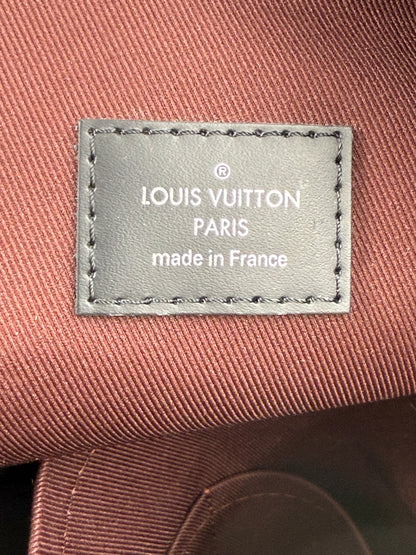 LOUIS VUITTON Josh Monogram Canvas Innenlabel aus Leder mit Aufschrift „made in France“ auf braunem Stoff