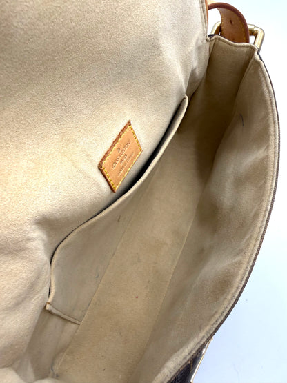 LOUIS VUITTON Hudson Monogram Canvas