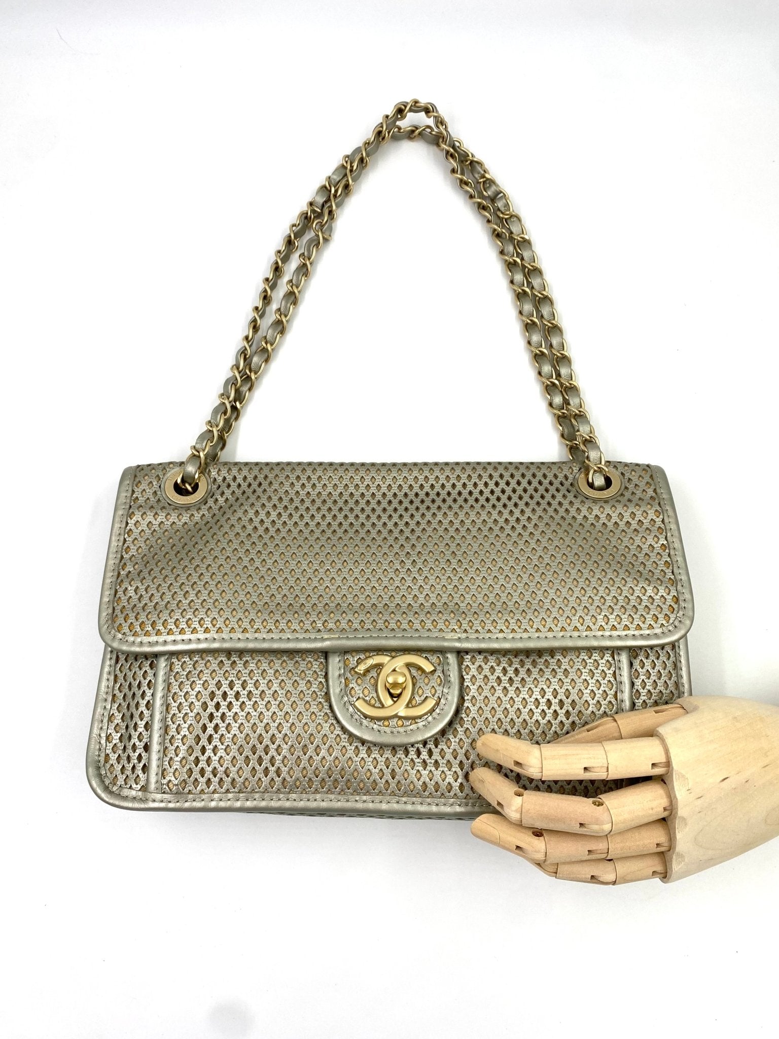 CHANEL „In the air“ Flap Bag perforated - Clutch & Macarons - 17426443 - Clutch & Macarons - 