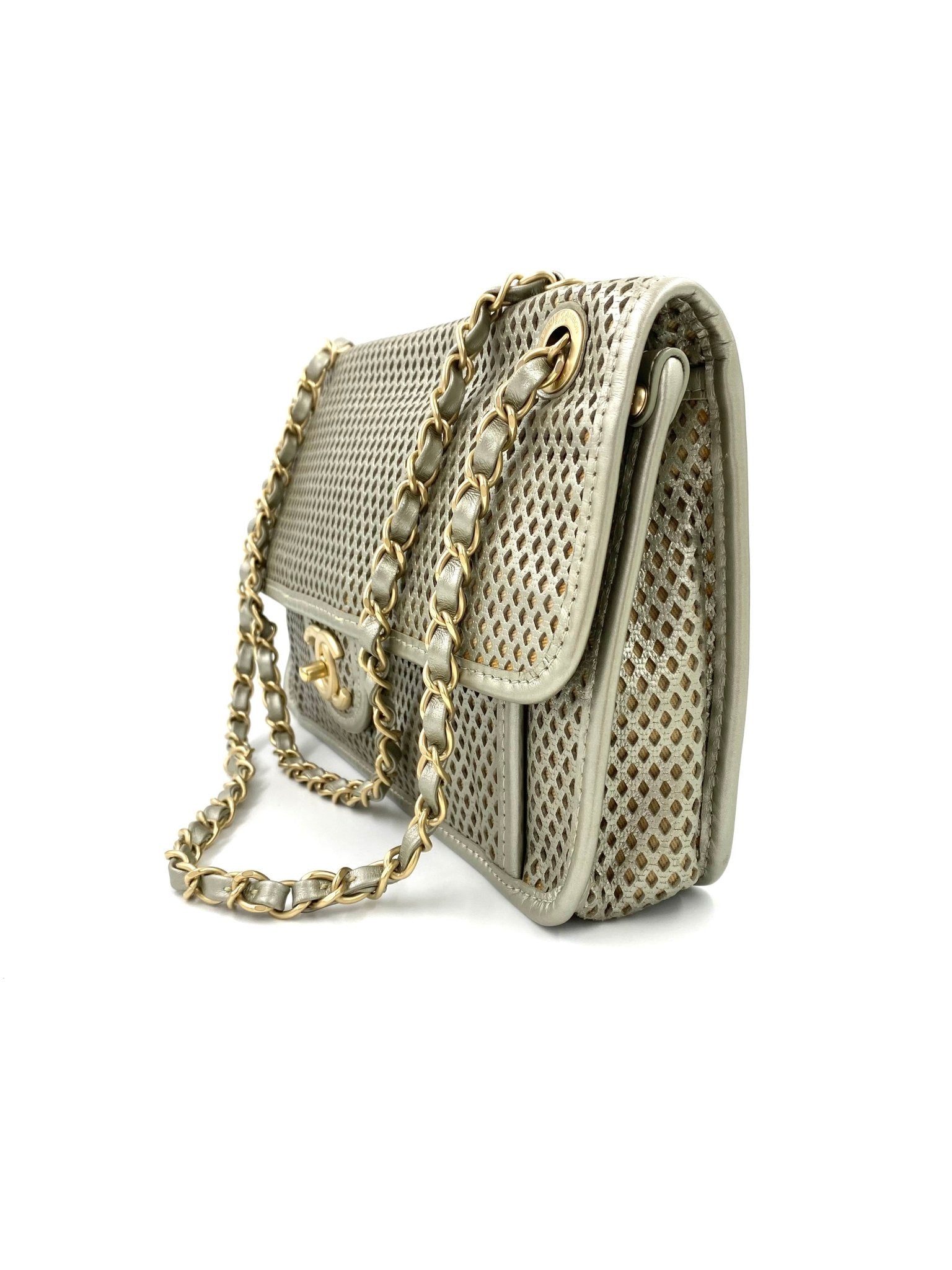 CHANEL „In the air“ Flap Bag perforated - Clutch & Macarons - 17426443 - Clutch & Macarons - 