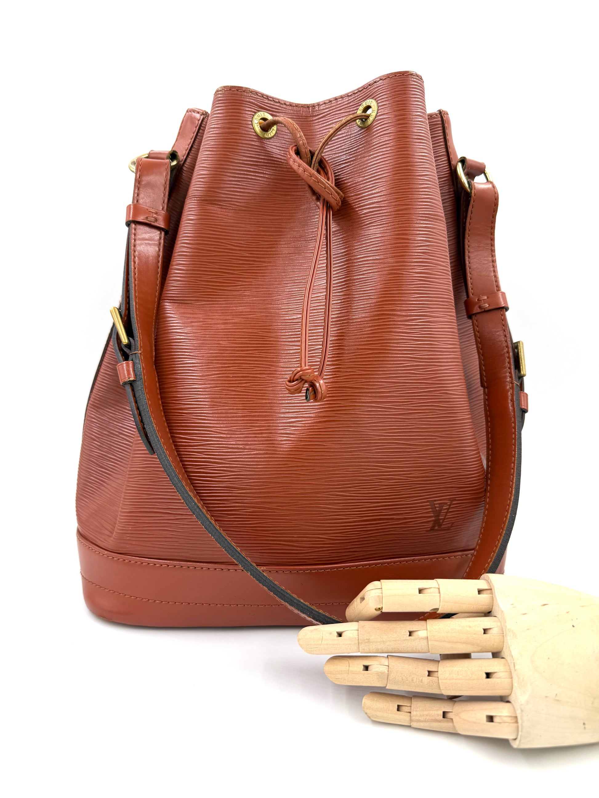 LOUIS VUITTON Noe grande Epi kenian in cognacfarbenem Leder mit Kordelzug und verstellbarem Schulterriemen