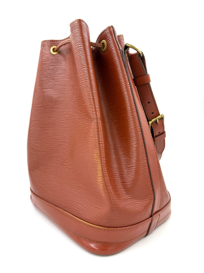 LOUIS VUITTON Noe grande Epi kenian in braun mit feiner Struktur und verstellbarem Schulterriemen aus Leder