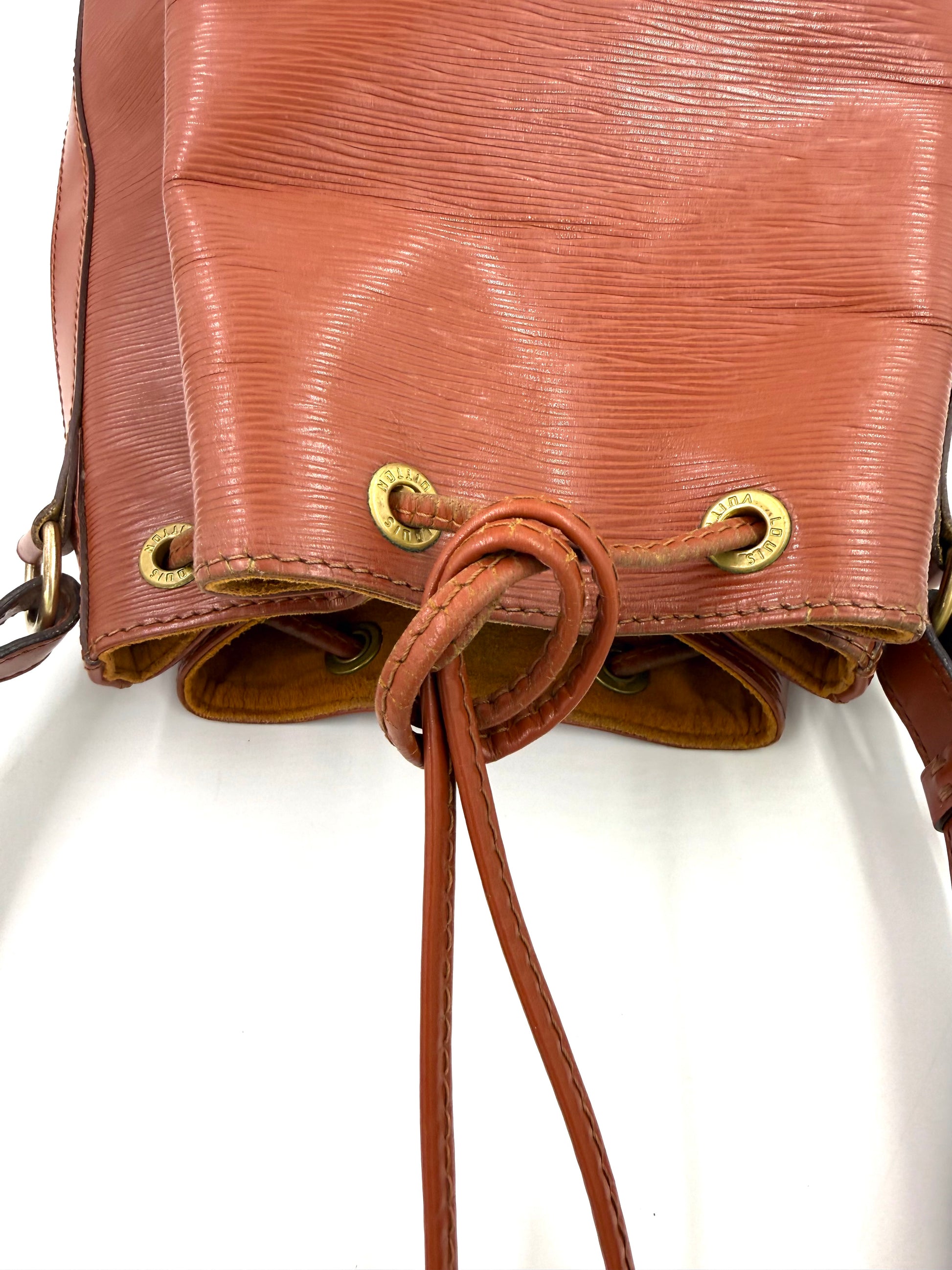 LOUIS VUITTON Noe grande Epi kenian in braunem Leder mit Zugband, klassische große Designer Handtasche second hand