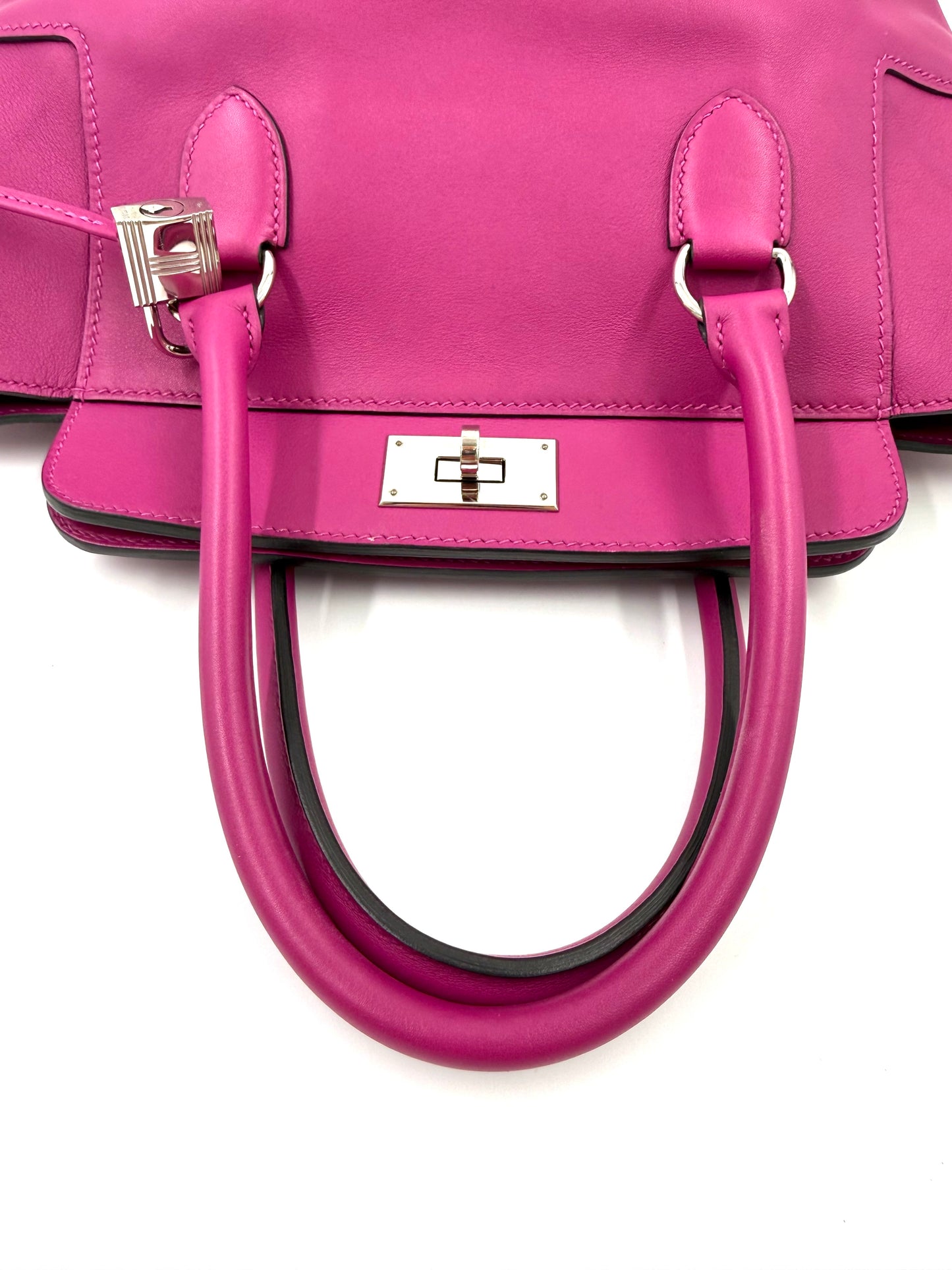 Hochwertige HERMÈS Toolbox 22 fuchsia PHW Designer-Handtasche aus Leder in lebendigem Pink, Secondhand-Edition.