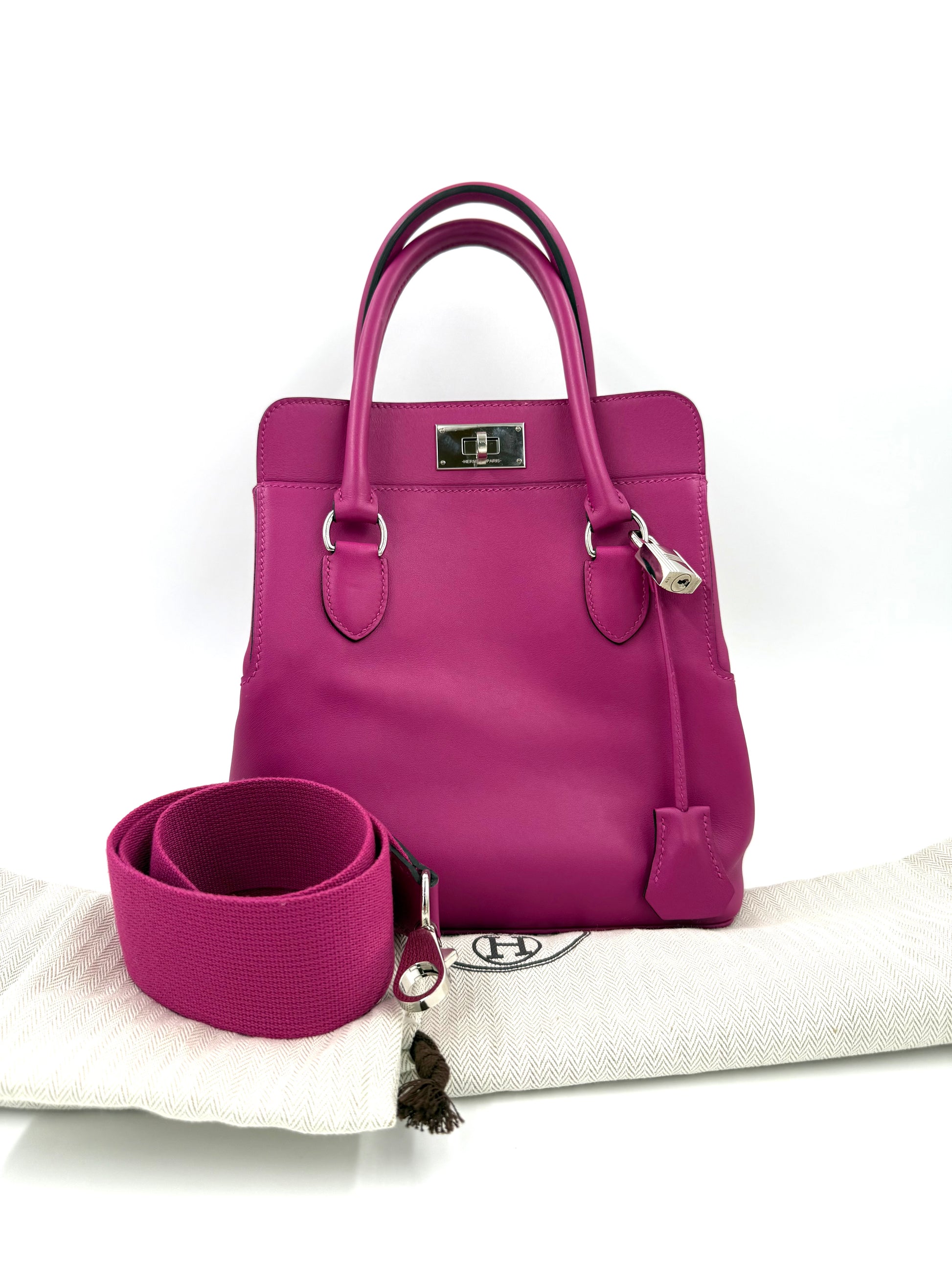 HERMÈS Toolbox 22 fuchsia PHW Handtasche aus Leder mit passendem Schultergurt in leuchtendem Pink