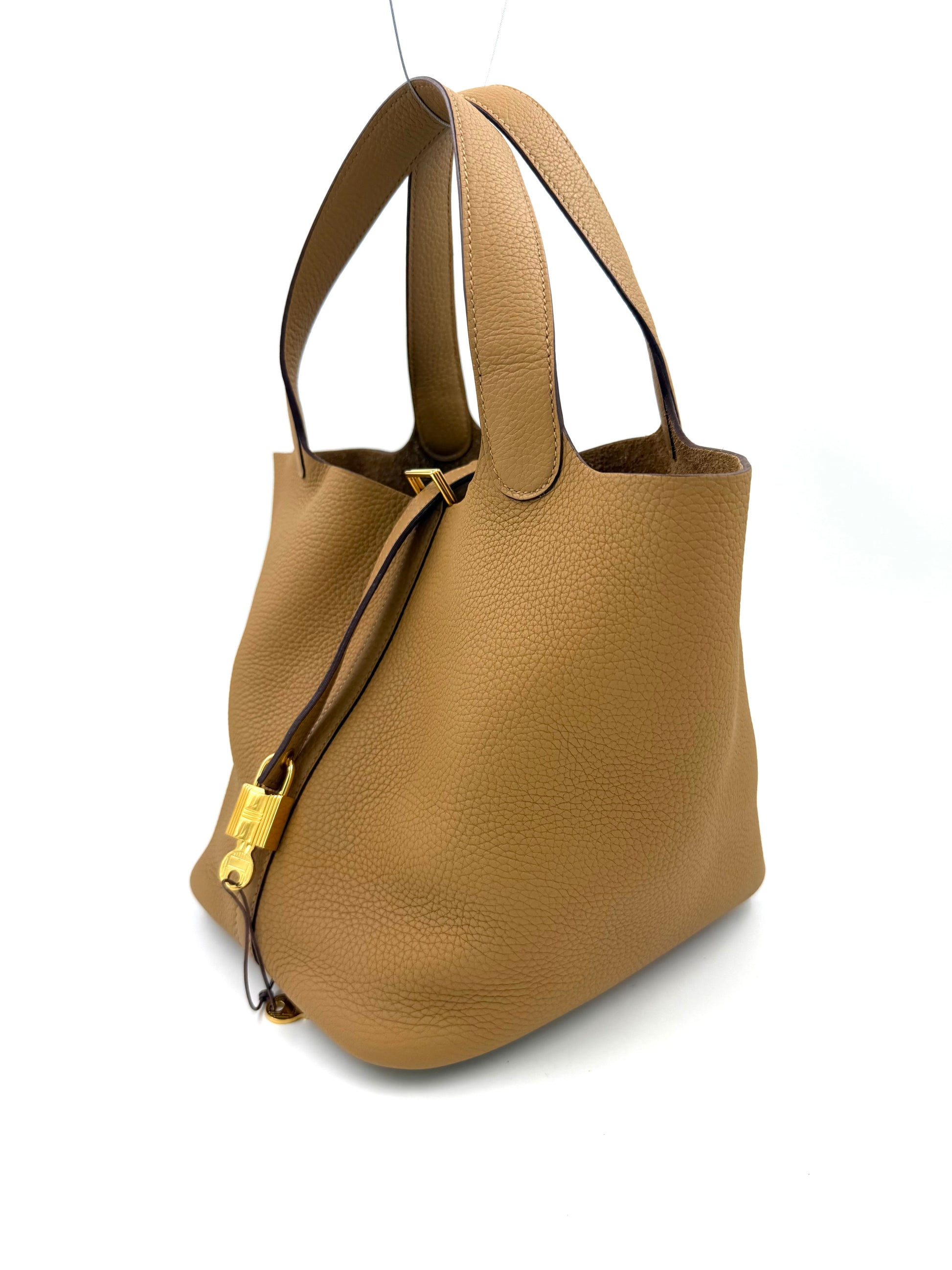 HERMÈS Picotin 22 Lock Clemenceleder Biscuit GHW, elegante Secondhand Designerhandtasche aus hochwertigem Leder