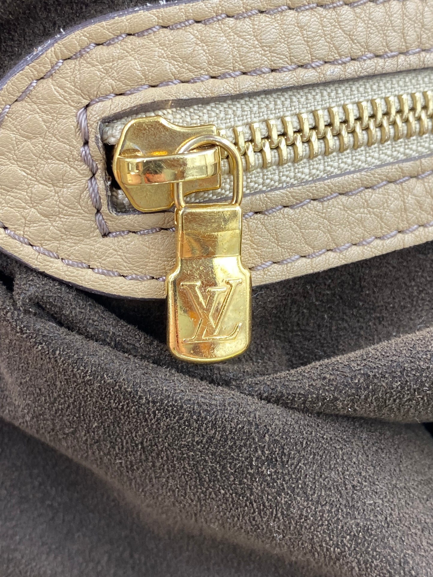 LOUIS VUITTON Mahina XL beige