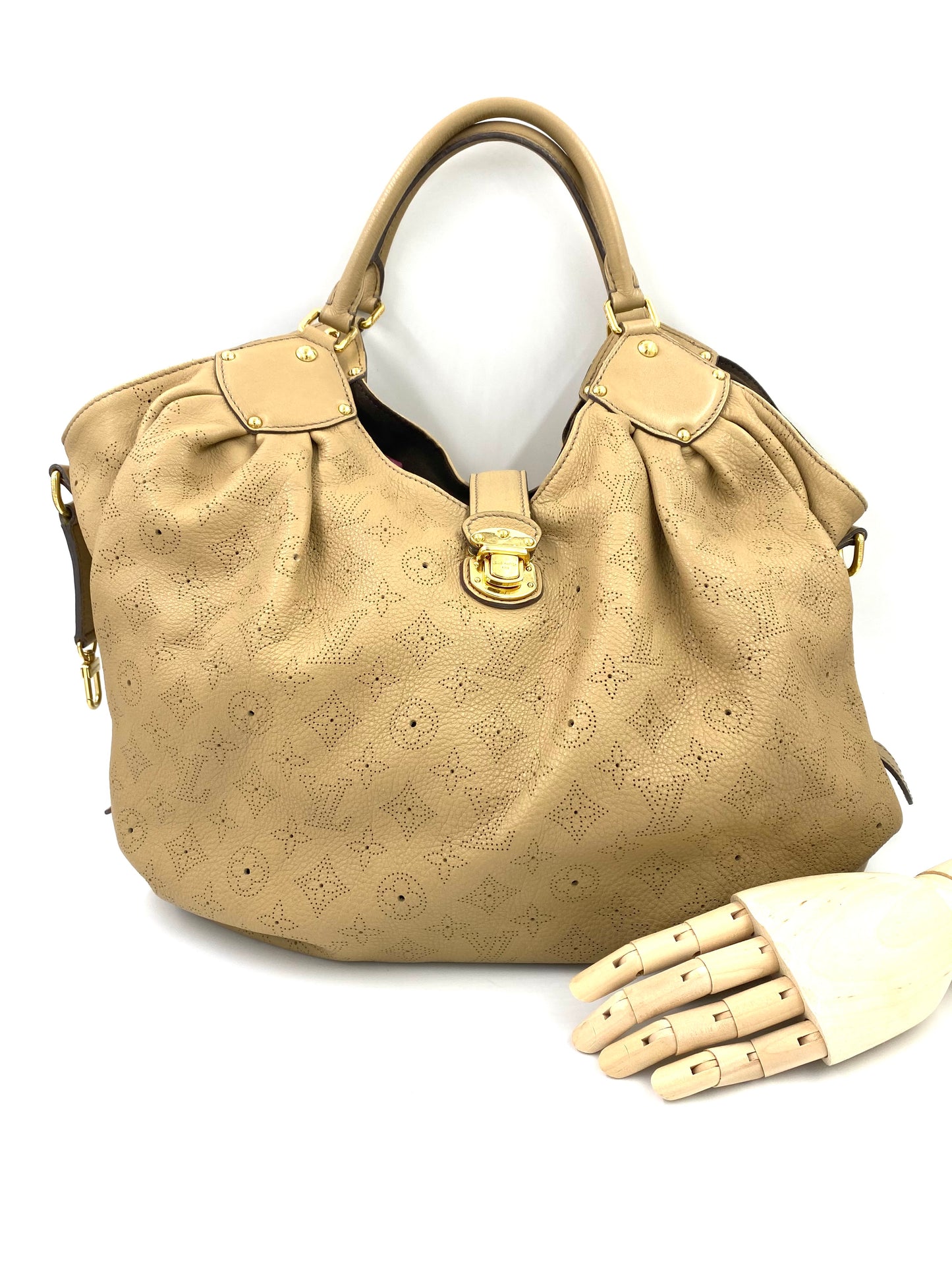 LOUIS VUITTON Mahina XL beige