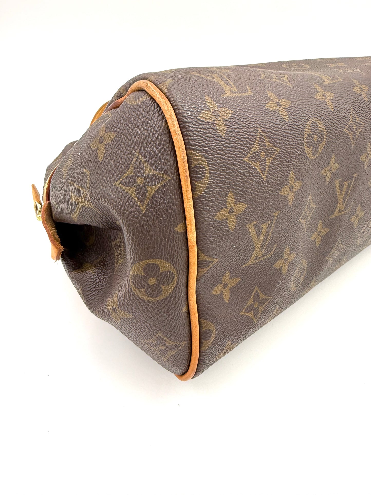 LOUIS VUITTON Montogureil Monogram Canvas